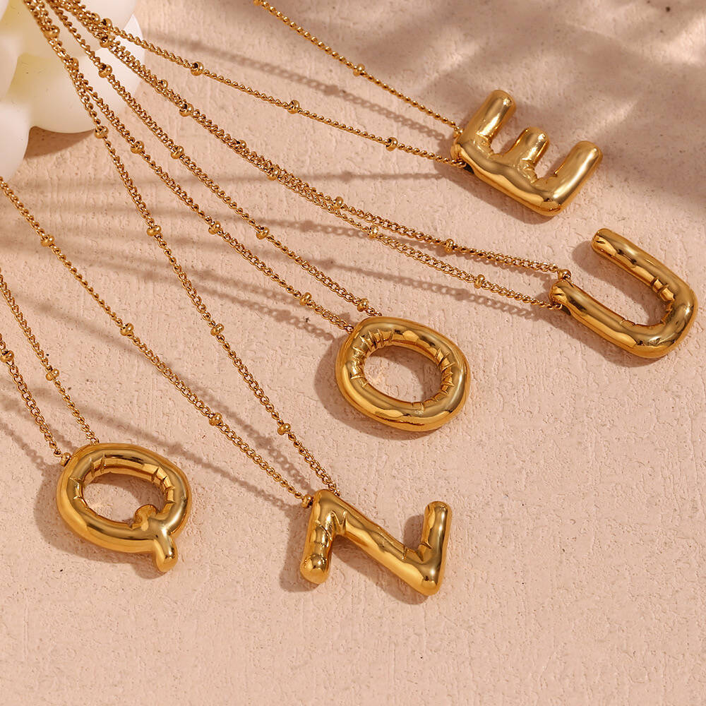CARLIDANA Bubble 26 Letters Na - Initial Letter Necklace 18K Gold recension och pris